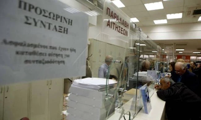 Νέοι ασφαλισμένοι: Δείτε πότε θα βγείτε στη σύνταξη – Πόσα χρήματα θα πάρετε
